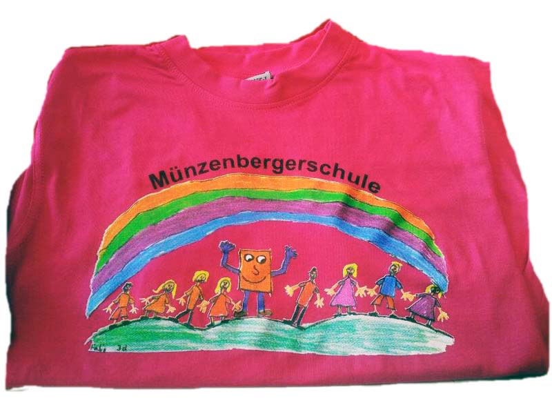 Das schicke Schul-T-Shirt in poppigen Farben